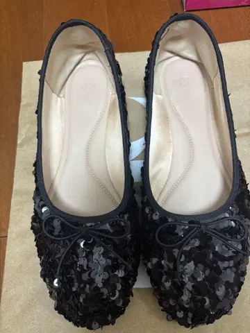 ZARA 블랙 스팽글 플랫슈즈