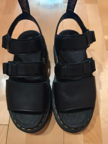 닥터마틴 RICKI 3 STRAP SANDAL