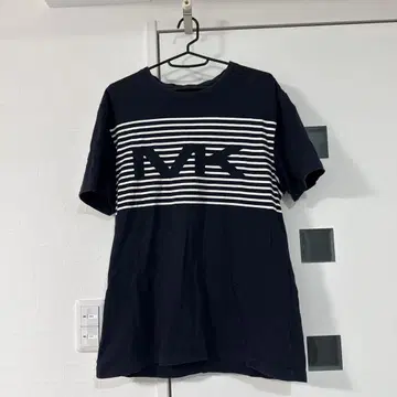 새상품급 MK 네이비 마이클코어스 티셔츠 반팔 남성용 반팔