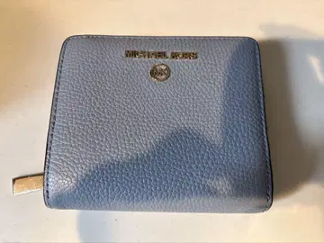 MICHAEL KORS 라이트 블루 접이식 지갑