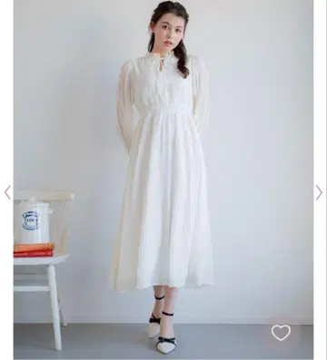 노엘라 이번 시즌 마조리카 플리츠 원피스 화이트