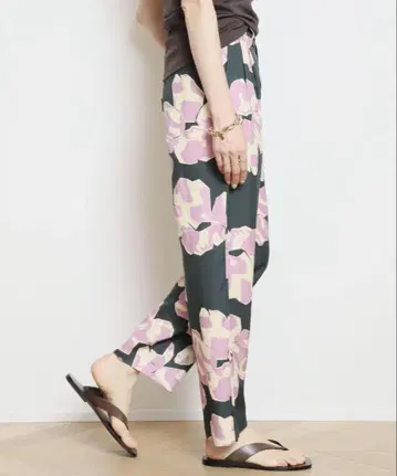 컨디션 최상 BANANATIME Tapered 2 Pants 플라워 그린