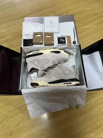 Air Jordan 4 베이지