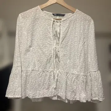 ZARA 화이트 레이스 플레어 슬리브 M