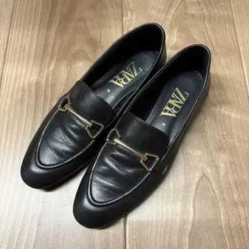 블랙 가죽 로퍼 골드 버클 zara 36