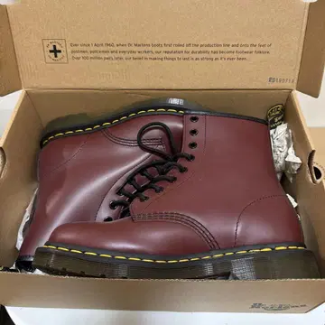 Dr. Martens 버건디 워크 부츠