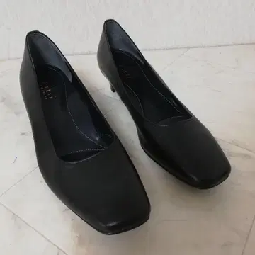 양품!! Pitti FEMININE 피티 천연 가죽 펌프스 24cm 3E