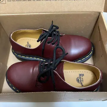Dr. Martens 버건디 로퍼