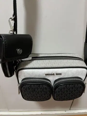 새상품 MICHAELKORS 숄더백 크로스바디