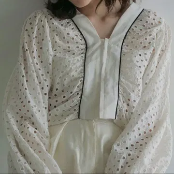 anuke Volume Cutwork Blouse 앤누크 화이트