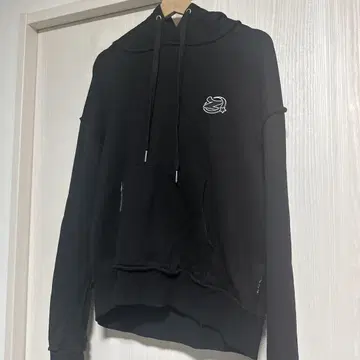 ZUTOMAYO NIRA HOODIE (잔기)