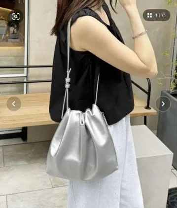 LE MORE 실버 숄더백