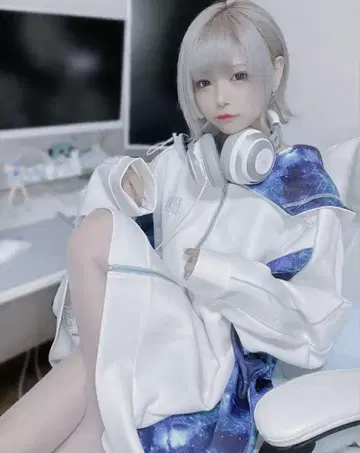 ililil 사이버 저지 후드티