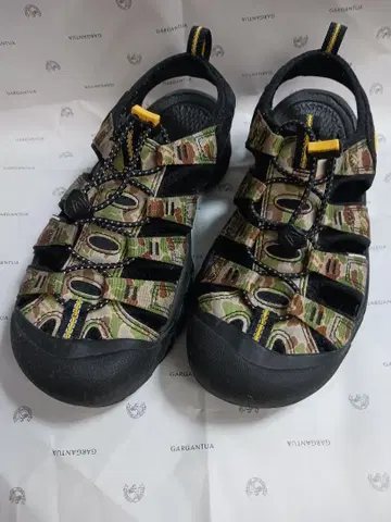 KEEN 카모플라쥬 스포츠 샌들 US 7.5