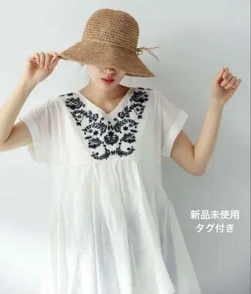 V넥 코튼 자수 블라우스