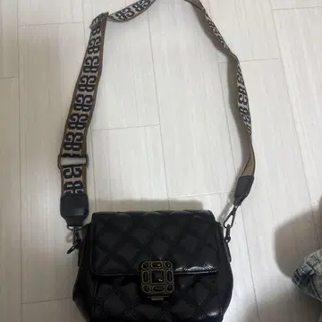 블랙 퀼팅 숄더백