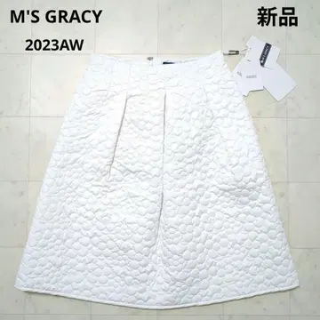 2023 AW M'S GRACY 플라워 모티브 퀼팅 스커트