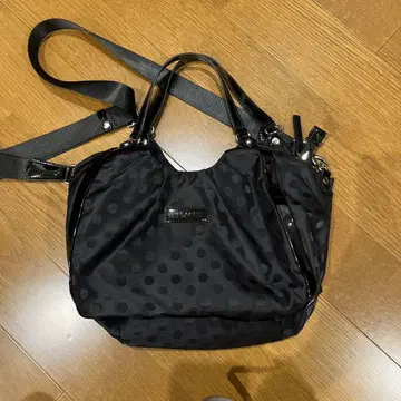 Y'SACCS 도트 무늬 블랙 백