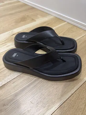 ZARA 블랙 플립플랍 39