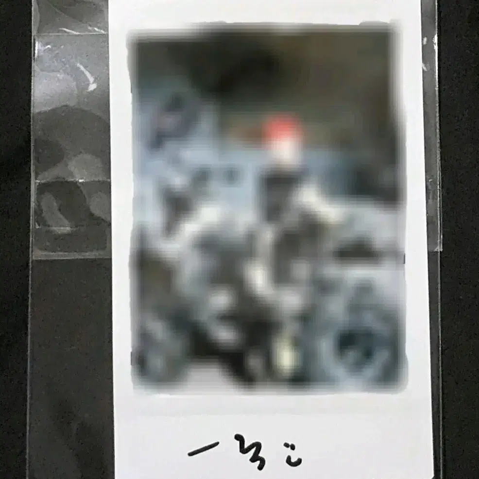the boyz eric エリック　チェキ　ポラ　サイン THE BOYZ | 더보이즈 The Boyz Eric Signed Pola wts Sealed on
