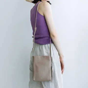 BEAURE 뷰레 카우 가죽 얇은 바닥 심플 숄더 베이지 천연 가죽