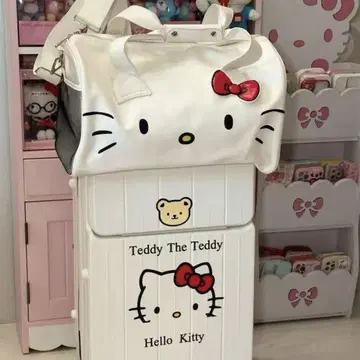 [미사용 새상품] 헬로키티 보스턴 백 화이트