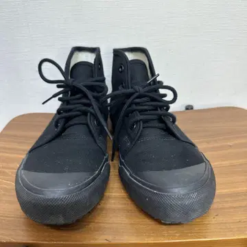MHL. 블랙 하이컷 스니커즈