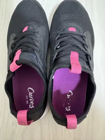 Curves 블랙 핑크 스니커즈 23 cm EEE