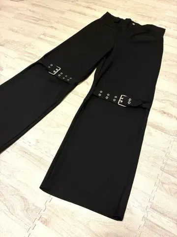 블랙 디자인 슬랙스 버클