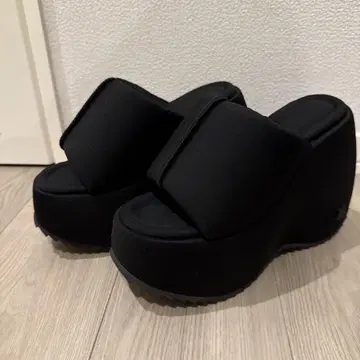 YELLO 통굽 블랙 TOKYO BLACK PLATFORM SANDALS