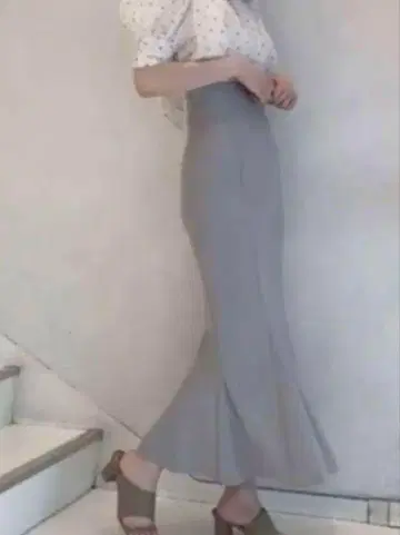 snidel 스나이델 하이웨스트 헴 플레어 트윌 머메이드 스커트