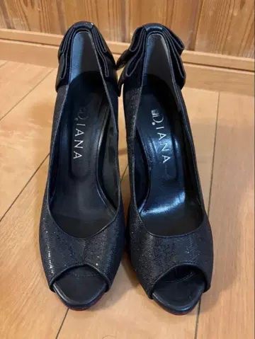 DIANA 블랙 오픈토 하이힐