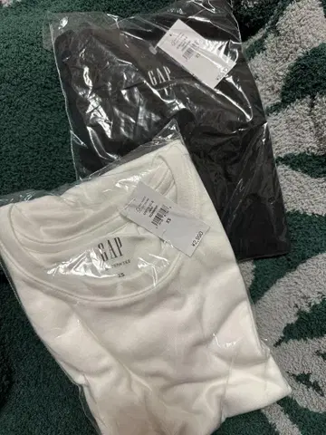 GAP 모던 크루넥 티셔츠 블랙 화이트 2세트