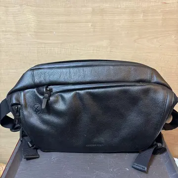 Broski and Supply 소가죽 가죽 바디백 웨스트 파우치