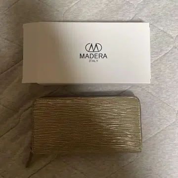MADERA 골드 장지갑 미사용 새상품