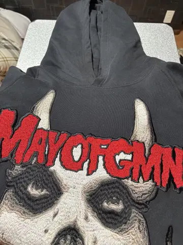 MAYOFGMN 자수 후드티 블랙