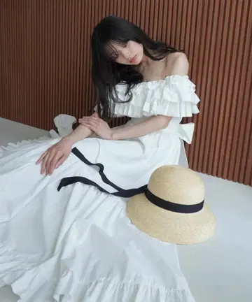 오프숄더 프릴 맥시 원피스 eimy istore