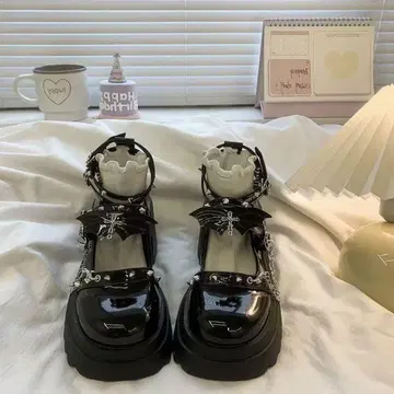 블랙 스트랩 통굽 로퍼