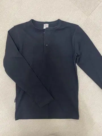 Avirex 헨리넥 리브 TEE (시착만 한 상품)