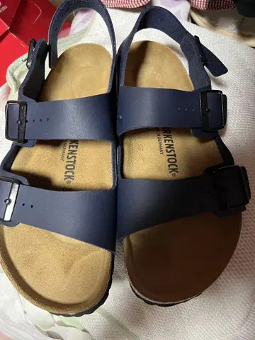 미사용 BIRKENSTOCK 밀라노 네이비 샌들 43