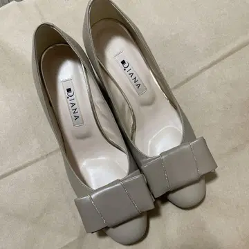 DIANA 베이지 리본 펌프스