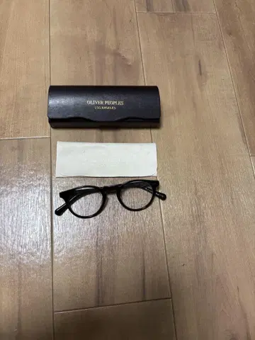 OLIVER PEOPLES