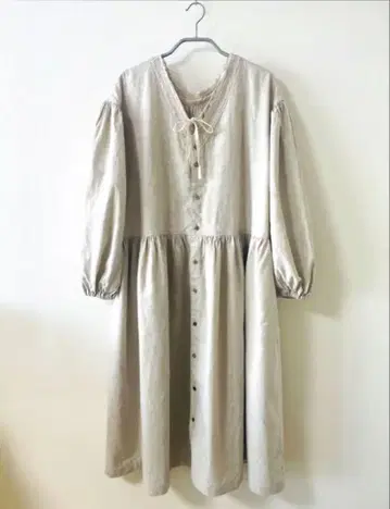 네스트로브 백 V넥 레이스 개더 원피스