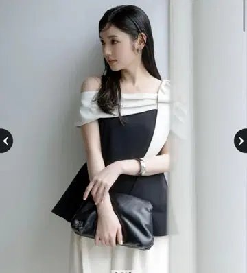 Rirandture 오프숄더 리본 페플럼 상의