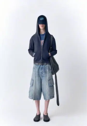 VUJA DE DAX SELVEDGE AFFIX CARGO SHORTS