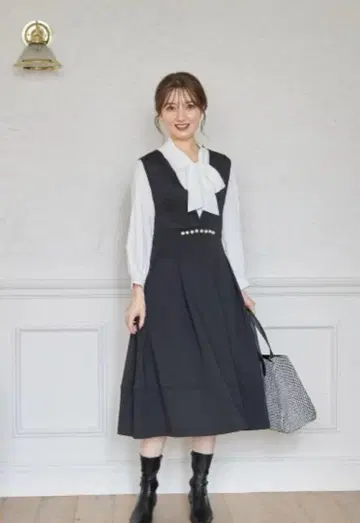토코 클로젯 포켓 부착 허리 펄 장식 턱 오버롤 스커트