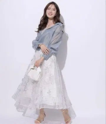 아푸와이저 리셰 새상품급 플라워 자수 스커트 화이트 라메 꽃무늬