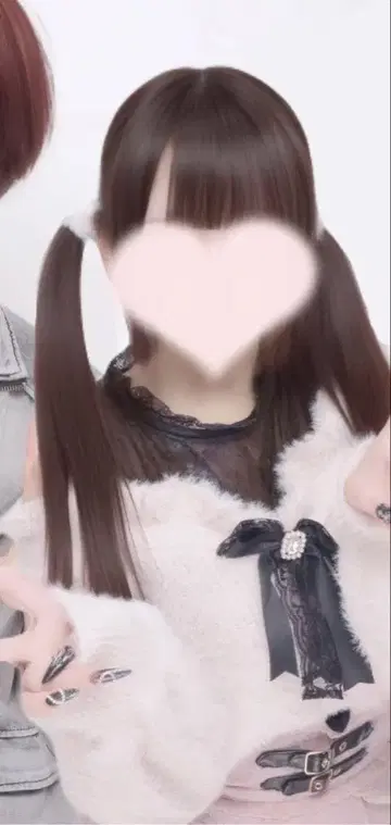 LIZLISA 어깨 트임 니트