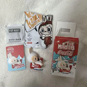 The monsters 러브부 코카콜라 피규어