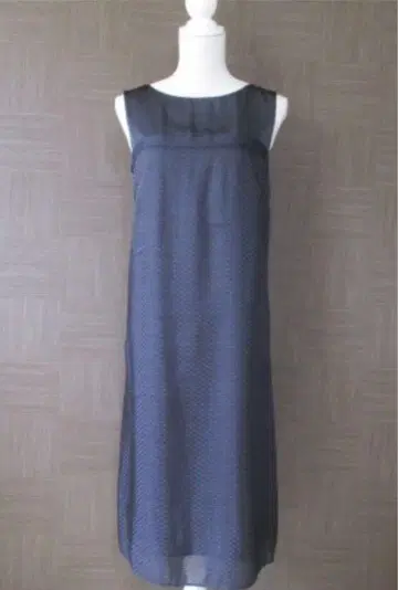 UNTITLED 언타이틀 절개 직물 패턴 슬리브리스 롱 원피스